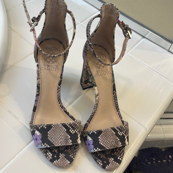 Snakeskin heel - Picture 1 of 6